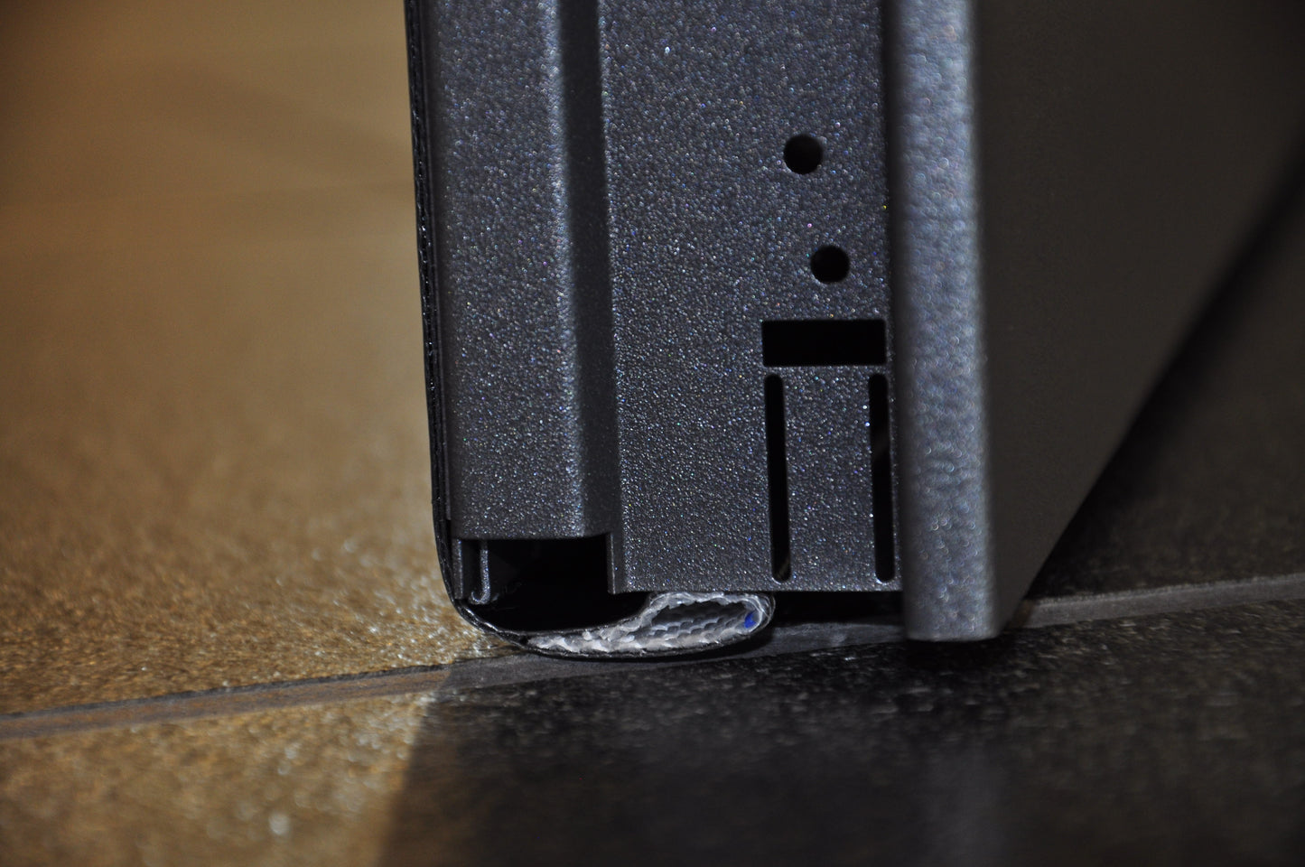 Magnetische Tür-Bodenabdichtung mit Nagerschutz (MTB-N)