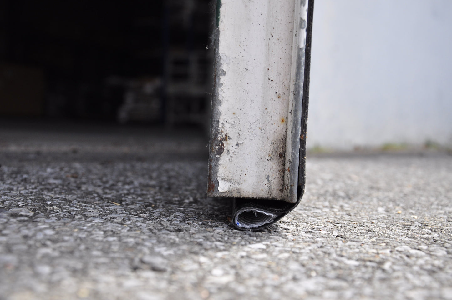 Magnetische Tür-Bodenabdichtung mit Nagerschutz (MTB-N)